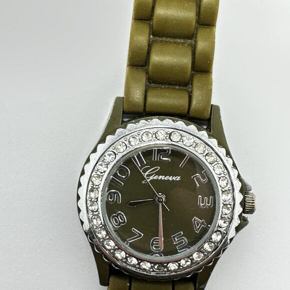 Geneva Women's Quartz Watch Used With New Battery. It Is A Working Watch - Picture 2 of 15